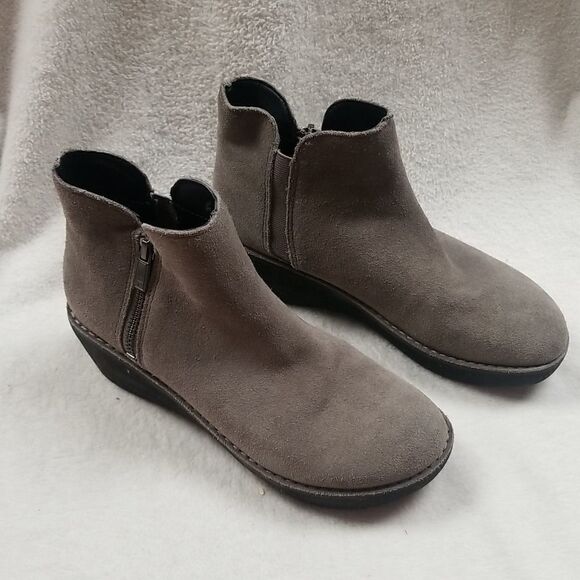 KENNETH COLE REACTION WOMENS GRAY SUEDE LEATHER WEDGE ANKLE BOOTIES SZ 6 - Picture 2 of 11